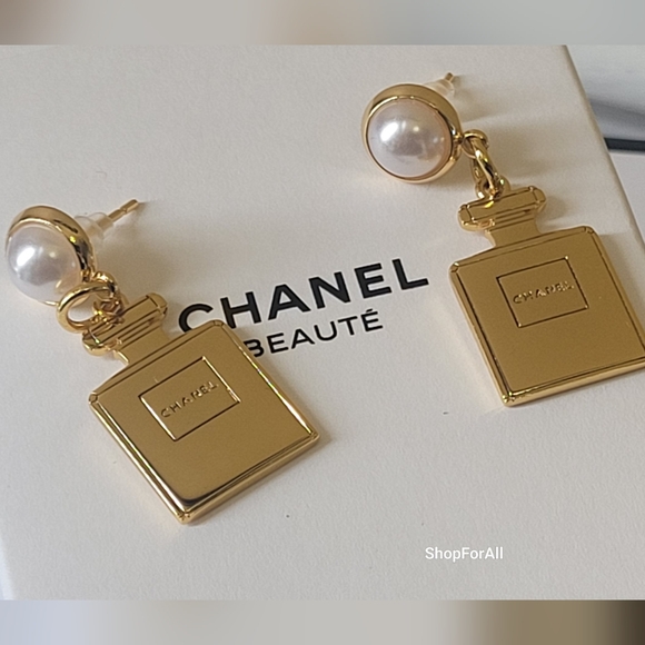 Chanel - Picture 4 of 16